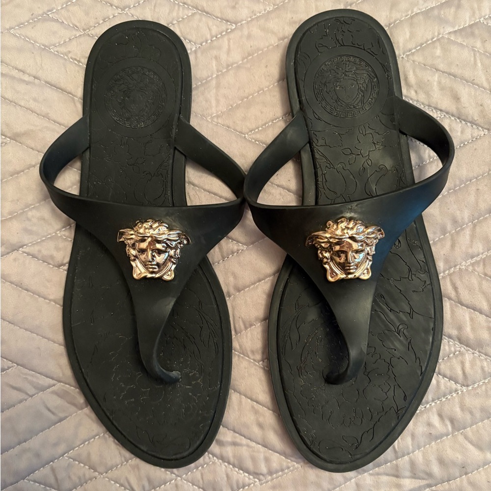 Versace Black Rubber Medusa Head Motif Flip Flops sandals - size 6.5